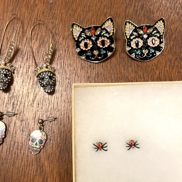 Sparkly, Spooky and Colorful Lot of 4 Earrings Lot - Picture 3 of 4